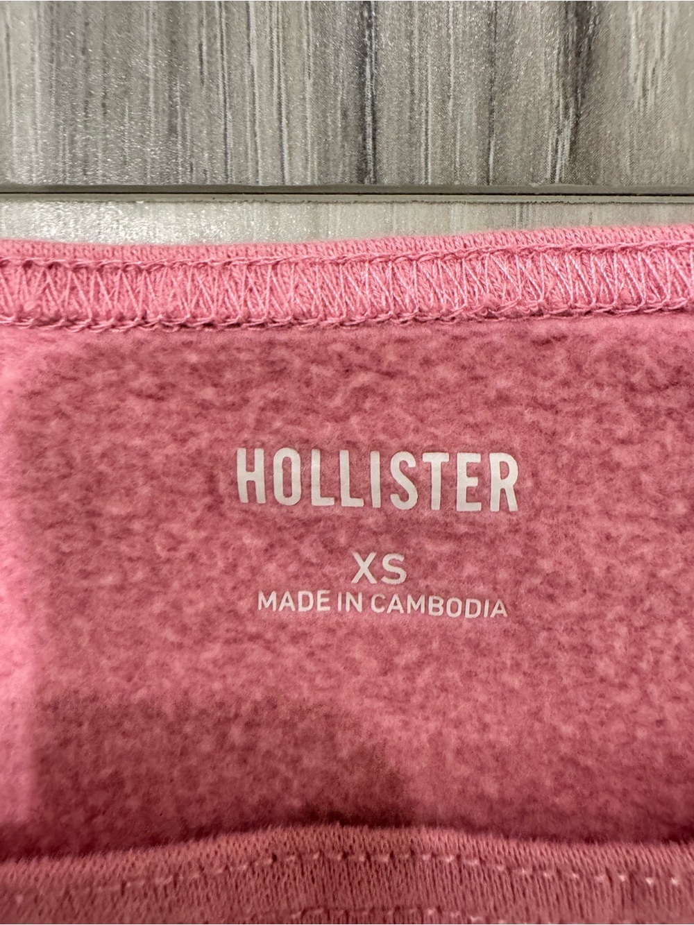 Hollister Cropped Pink Crewneck Sweatshirt - Picture 2 of 3